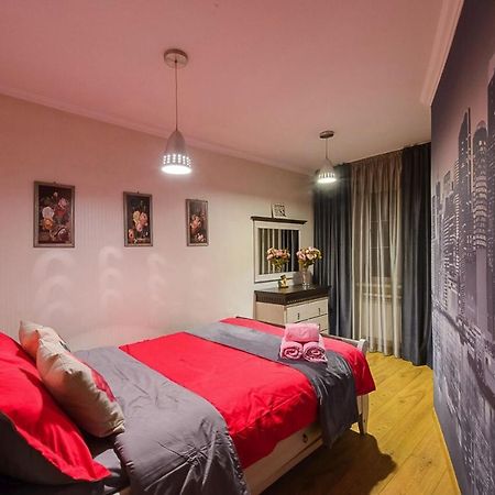 Золотой Квадрат Шевченко 75 Apartman Almati Kültér fotó