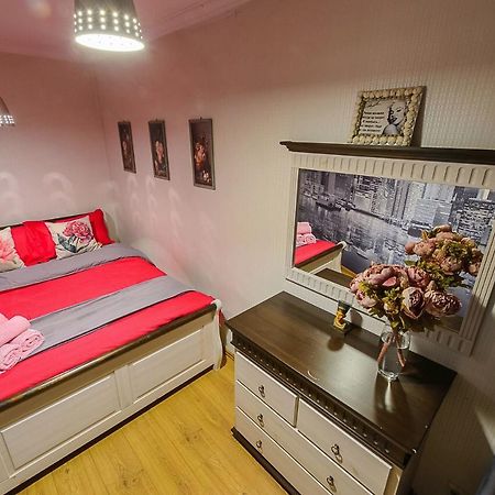 Золотой Квадрат Шевченко 75 Apartman Almati Kültér fotó