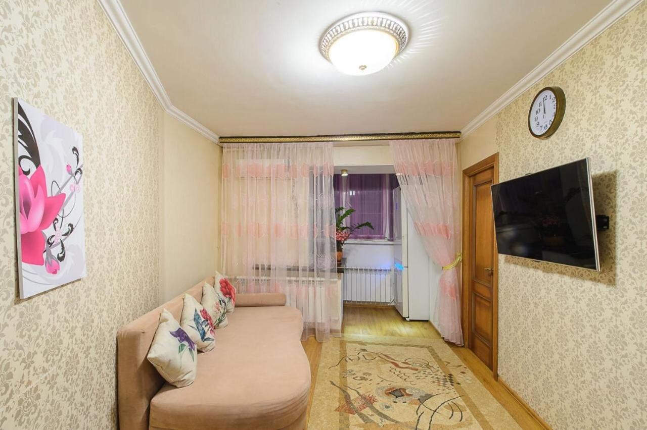 Золотой Квадрат Шевченко 75 Apartman Almati Kültér fotó