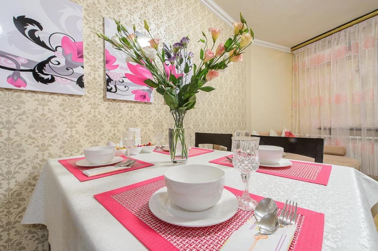 Золотой Квадрат Шевченко 75 Apartman Almati Kültér fotó