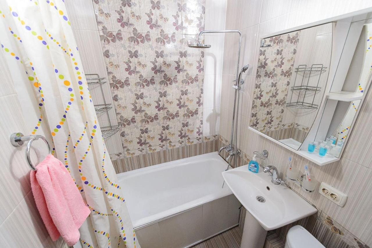 Золотой Квадрат Шевченко 75 Apartman Almati Kültér fotó